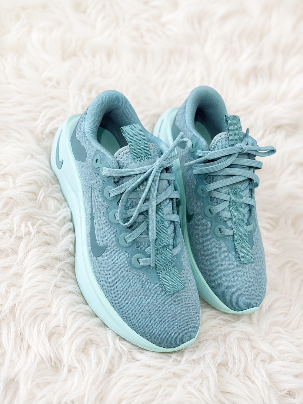 Nike Motiva Women’s Running Shoes Mineral Jade Ice Size 6